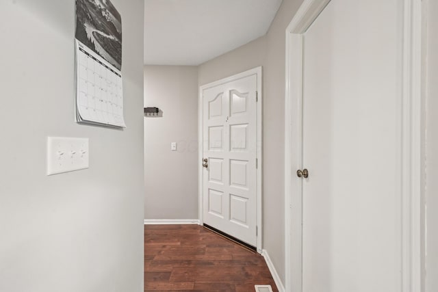 3137 Griggsview Ct Unit 3137, Columbus, OH 43221 - hallway featuring dark wood-style floors and baseboards