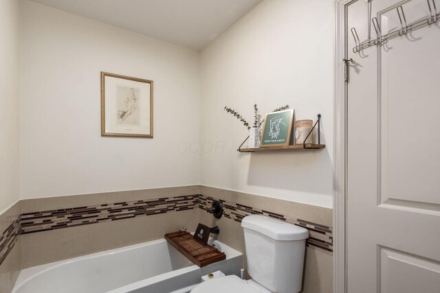 776 Galloway Rd, Galloway, OH 43119 - full bath with toilet and a garden tub