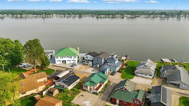 4881 Decker Ave NE, Thornville, OH 43076 - aerial perspective of suburban area featuring a large body of water