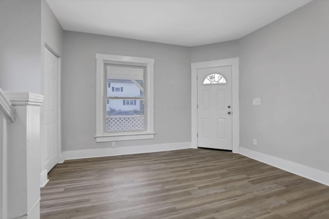 800 S Detroit St, Bellefontaine, OH 43311 - foyer with wood finished floors and baseboards
