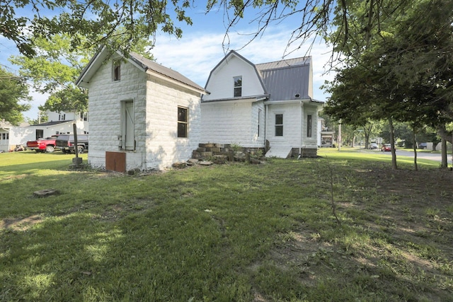 800 S Detroit St, Bellefontaine, OH 43311 - back of house featuring a gambrel roof, metal roof, and a yard