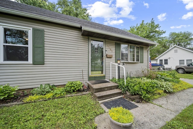 2107 Radnor Ave, Columbus, OH 43224 - view of front of house with roof with shingles