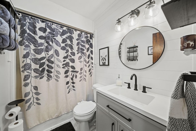 2107 Radnor Ave, Columbus, OH 43224 - full bathroom featuring vanity, toilet, shower / tub combo with curtain, and tasteful backsplash