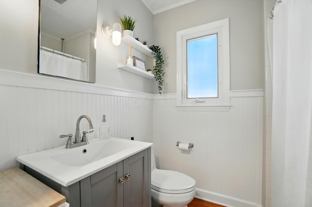 91 Nottingham Rd, Columbus, OH 43214 - bathroom featuring wainscoting, vanity, toilet, and curtained shower