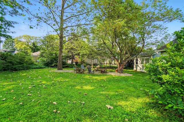 91 Nottingham Rd, Columbus, OH 43214 - view of grassy yard with a fire pit