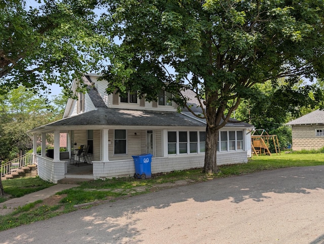 54 W High St, Mount Gilead, OH 43338 - view of front of home featuring a porch and roof with shingles