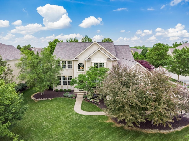 6810 Bearclover Dr, Dublin, OH 43016 - view of front of home featuring a front yard, a shingled roof, and stucco siding