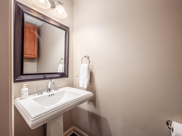 6810 Bearclover Dr, Dublin, OH 43016 - view of bathroom