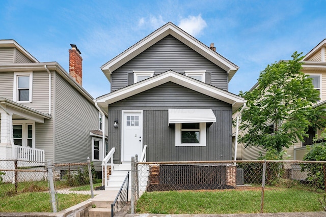 960 Carpenter St, Columbus, OH 43206 - view of front of property with a fenced front yard and a gate
