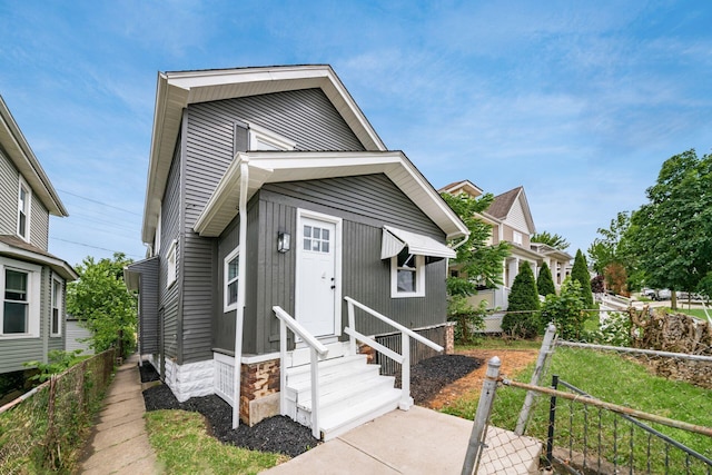 960 Carpenter St, Columbus, OH 43206 - view of front of house with entry steps