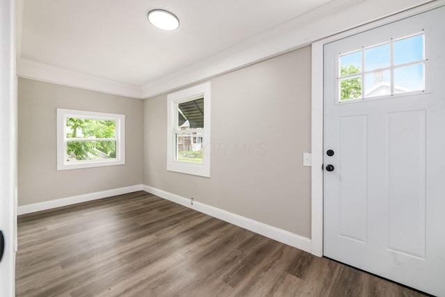 960 Carpenter St, Columbus, OH 43206 - foyer entrance with crown molding, baseboards, and wood finished floors
