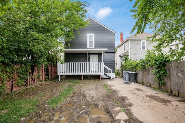 960 Carpenter St, Columbus, OH 43206 - view of front of home with a fenced backyard