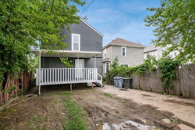 960 Carpenter St, Columbus, OH 43206 - back of house featuring a fenced backyard