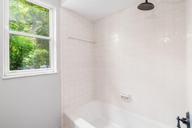 337 Naiche Ct, Columbus, OH 43213 - full bathroom featuring shower / bath combination