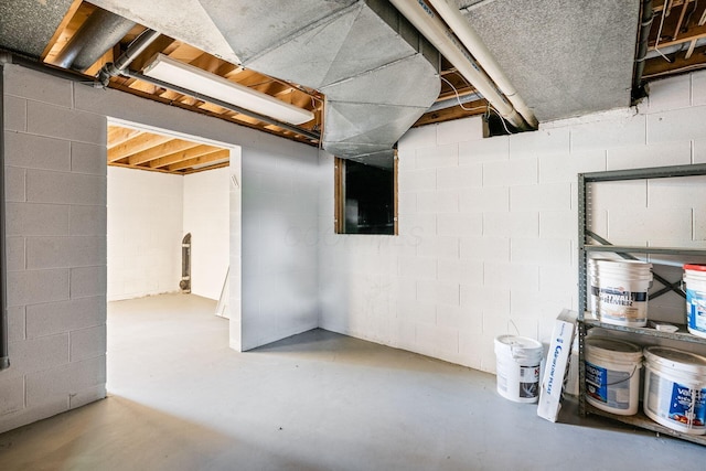 337 Naiche Ct, Columbus, OH 43213 - unfinished below grade area featuring concrete block wall