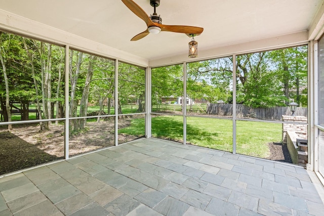 337 Naiche Ct, Columbus, OH 43213 - unfurnished sunroom featuring ceiling fan