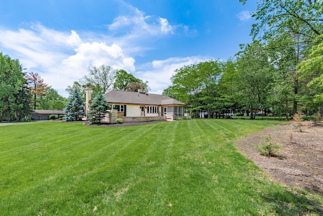 337 Naiche Ct, Columbus, OH 43213 - view of grassy yard