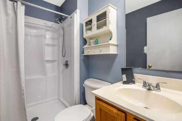 5191 Upland Meadow Dr, Canal Winchester, OH 43110 - bathroom featuring a shower with curtain, toilet, and vanity