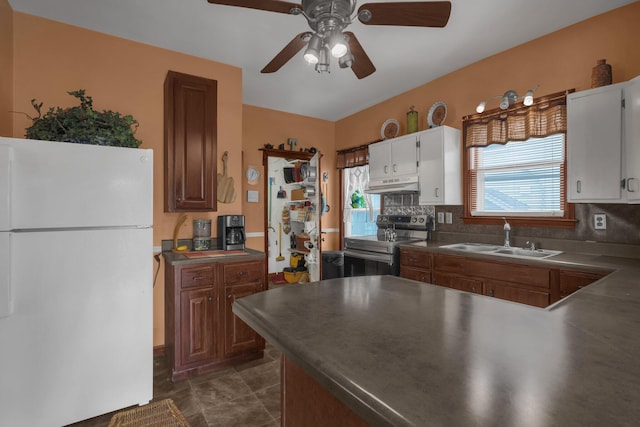 132 Orange St, Galion, OH 44833 - kitchen with freestanding refrigerator, stainless steel electric range, under cabinet range hood, a sink, and ceiling fan