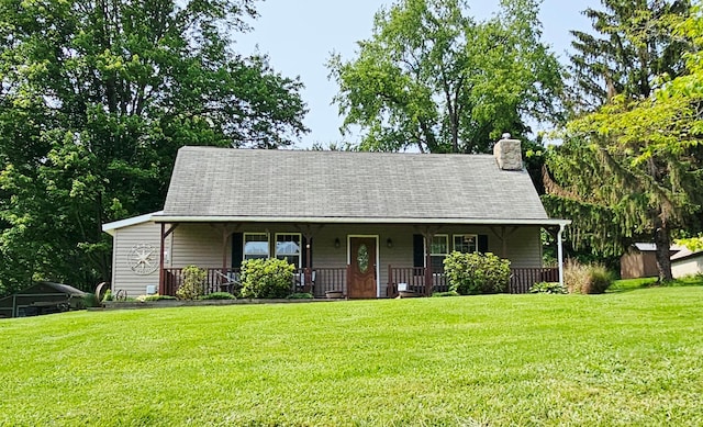 2530 Hamburg Rd SW, Lancaster, OH 43130 - view of front of home featuring a chimney, a front lawn, and a porch