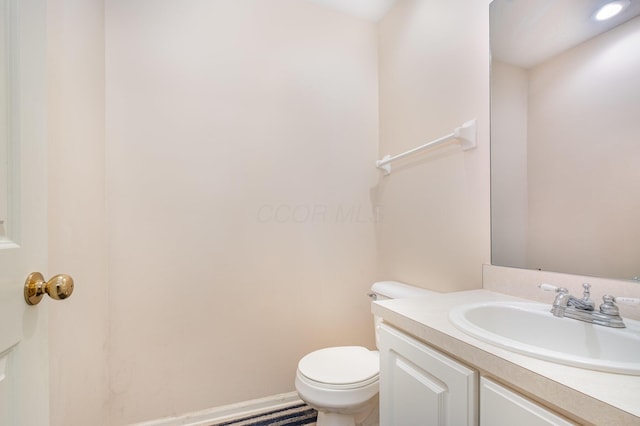 5145 Vinings Blvd Unit B, Dublin, OH 43016 - half bathroom featuring toilet and vanity