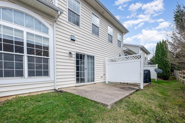 5145 Vinings Blvd Unit B, Dublin, OH 43016 - rear view of property with a patio area