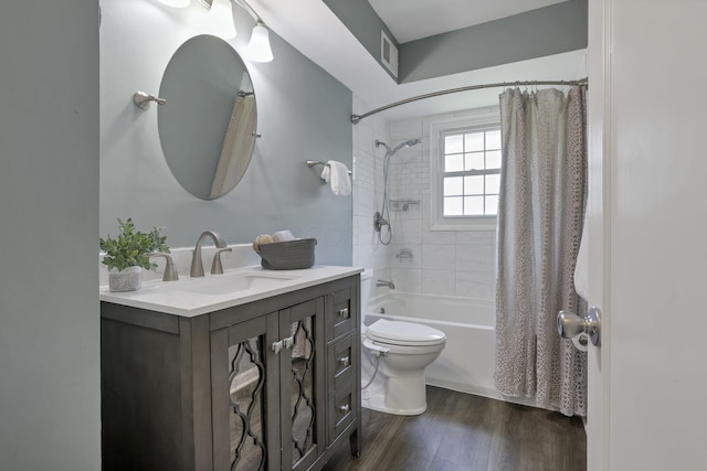 1631 Roxbury Rd Unit B6, Columbus, OH 43212 - bathroom featuring shower / bath combination with curtain, toilet, vanity, and wood finished floors