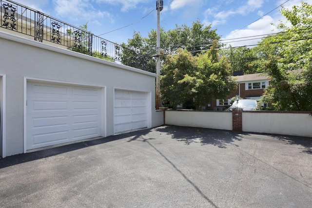 1631 Roxbury Rd Unit B6, Columbus, OH 43212 - view of garage