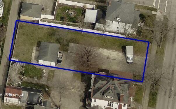 615 S Court St, Circleville, OH 43113 - aerial view of property's location featuring property parcel outlined