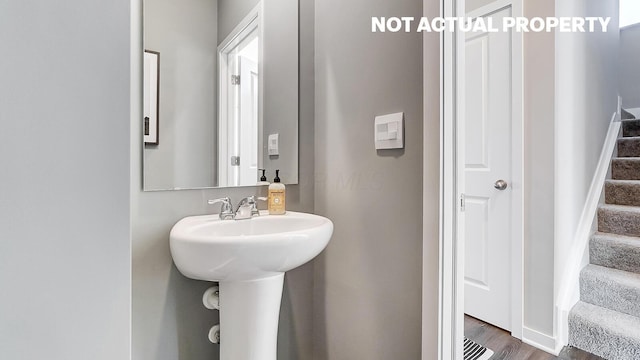 1420 Chrisman Dr, Columbus, OH 43223 - bathroom featuring wood finished floors and baseboards