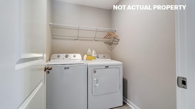 1420 Chrisman Dr, Columbus, OH 43223 - laundry area featuring washing machine and clothes dryer