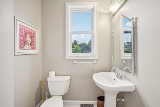 436 Beck St, Columbus, OH 43206 - half bath featuring toilet and baseboards