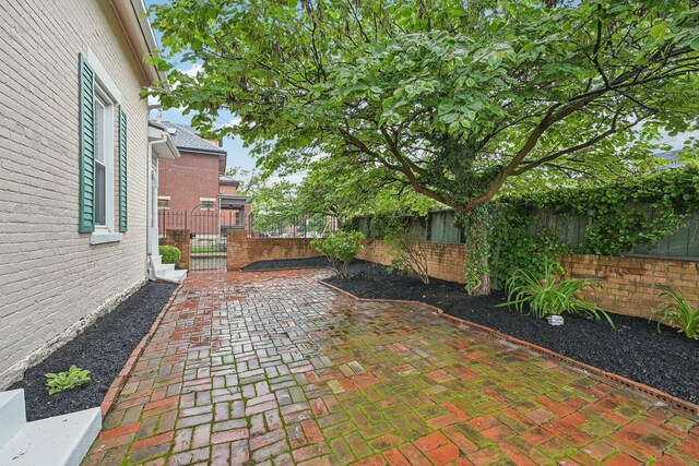 436 Beck St, Columbus, OH 43206 - fenced backyard with a patio area