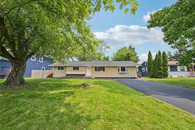 106 Woodrow Ave, Delaware, OH 43015 - single story home with asphalt driveway