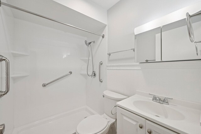 106 Woodrow Ave, Delaware, OH 43015 - full bath with a shower, toilet, and vanity