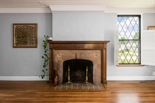 141 S Kellner Rd, Columbus, OH 43209 - detailed view of wood finished floors, a fireplace with flush hearth, and a textured wall
