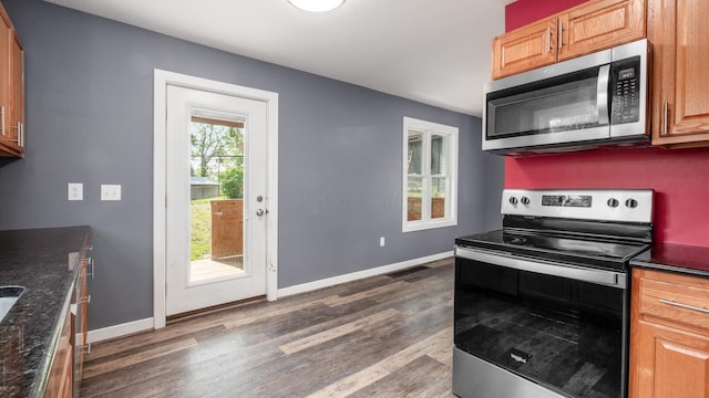 422 N Cedar St, Newark, OH 43055 - kitchen featuring appliances with stainless steel finishes, dark wood-style flooring, and baseboards