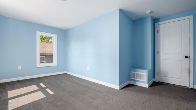 422 N Cedar St, Newark, OH 43055 - unfurnished room featuring dark colored carpet, baseboards, and a smoke detector