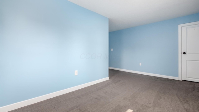 422 N Cedar St, Newark, OH 43055 - empty room featuring carpet floors and baseboards