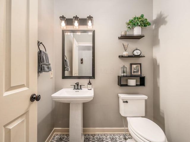 1488 Brittingham Ln, Powell, OH 43065 - half bath with baseboards and toilet