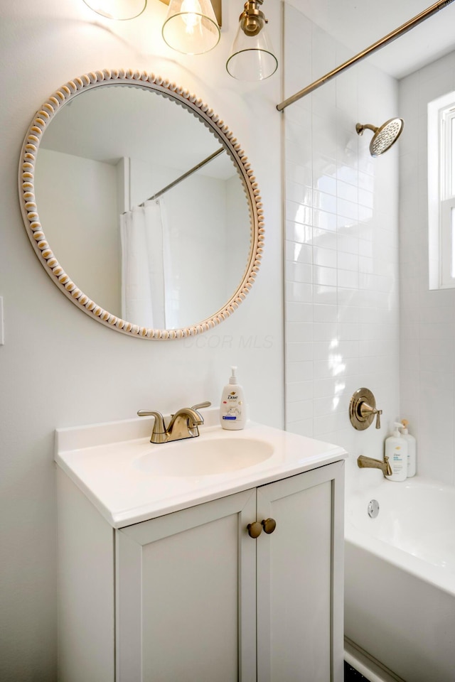1997 Ferris Rd, Columbus, OH 43224 - full bathroom featuring vanity and shower / bath combo