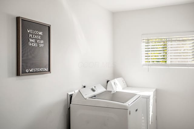 1997 Ferris Rd, Columbus, OH 43224 - laundry area featuring separate washer and dryer