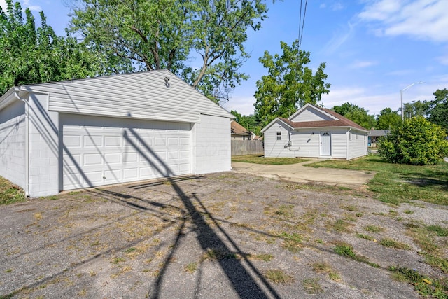 1997 Ferris Rd, Columbus, OH 43224 - view of yard with an outdoor structure and a garage