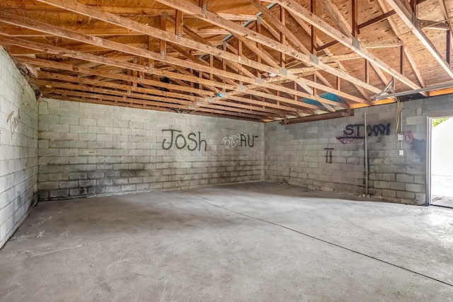 1997 Ferris Rd, Columbus, OH 43224 - garage featuring concrete block wall