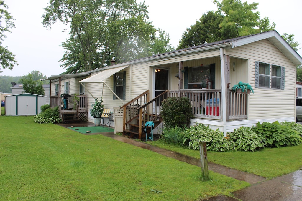 11050 Fancher Rd Unit 270, Westerville, OH 43082 - manufactured / mobile home featuring a porch and a front lawn