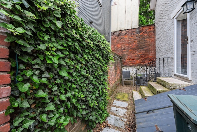 145 E Sycamore St, Columbus, OH 43206 - view of side of home with brick siding