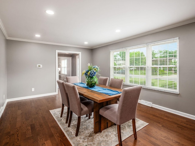 1360 Clubview Blvd S, Columbus, OH 43235 - dining room featuring baseboards, wood finished floors, ornamental molding, and recessed lighting