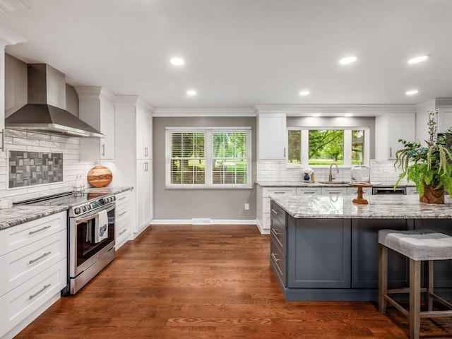 1360 Clubview Blvd S, Columbus, OH 43235 - kitchen featuring electric stove, wall chimney exhaust hood, white cabinets, baseboards, and ornamental molding