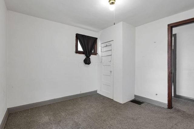 421 E Main St, Newark, OH 43055 - carpeted empty room with baseboards