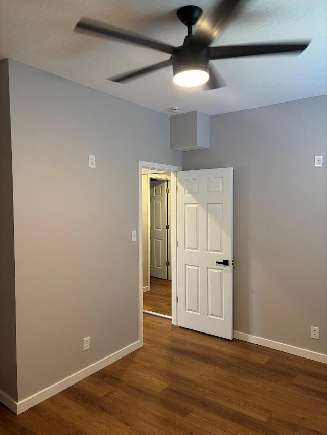 418 Clinton St, Circleville, OH 43113 - spare room featuring dark wood-type flooring, a ceiling fan, baseboards, and a smoke detector